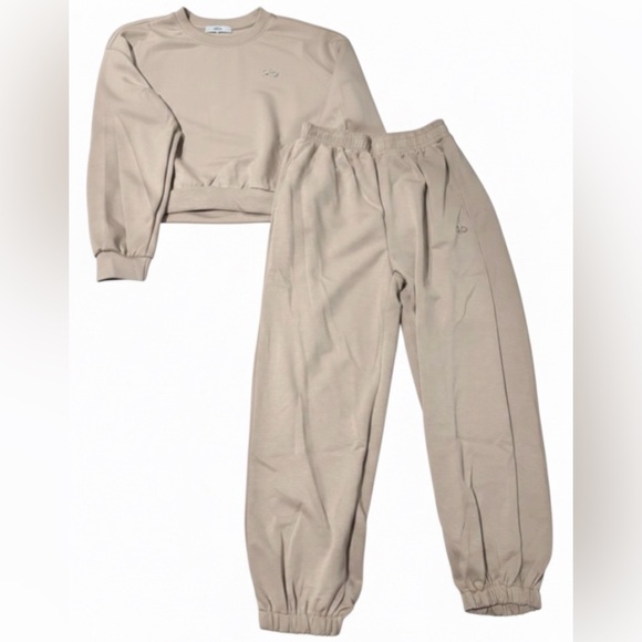 NWT Beige Premium Lounge Set | Cropped Sweatshirt & Jogger Set Size Large - Picture 2 of 3